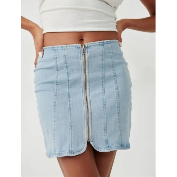 NWT Free People Layla Denim Mini Skirt in Starwash 🩵 Size 2 - Picture 2 of 6